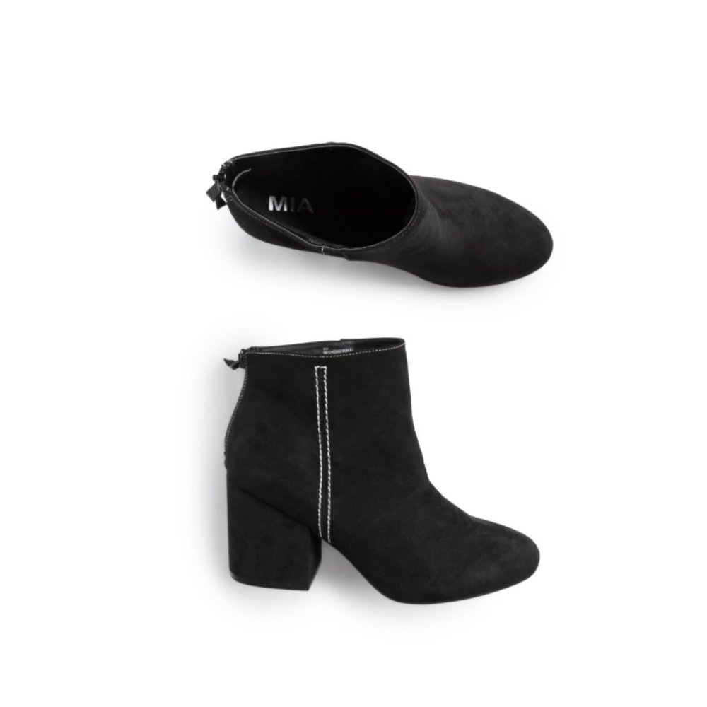 Mia Kelly block heeled booties black
